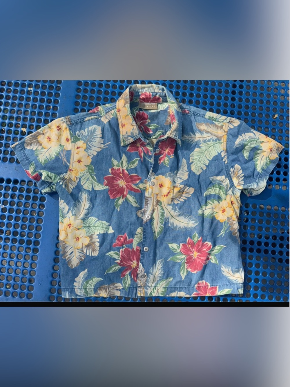 Liz Claiborne Blue Floral Short-Sleeve Button-Up Shirt men or women’s